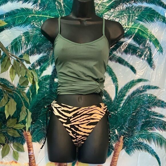 Victoria’s Secret Bikini Bottoms - Picture 3 of 14